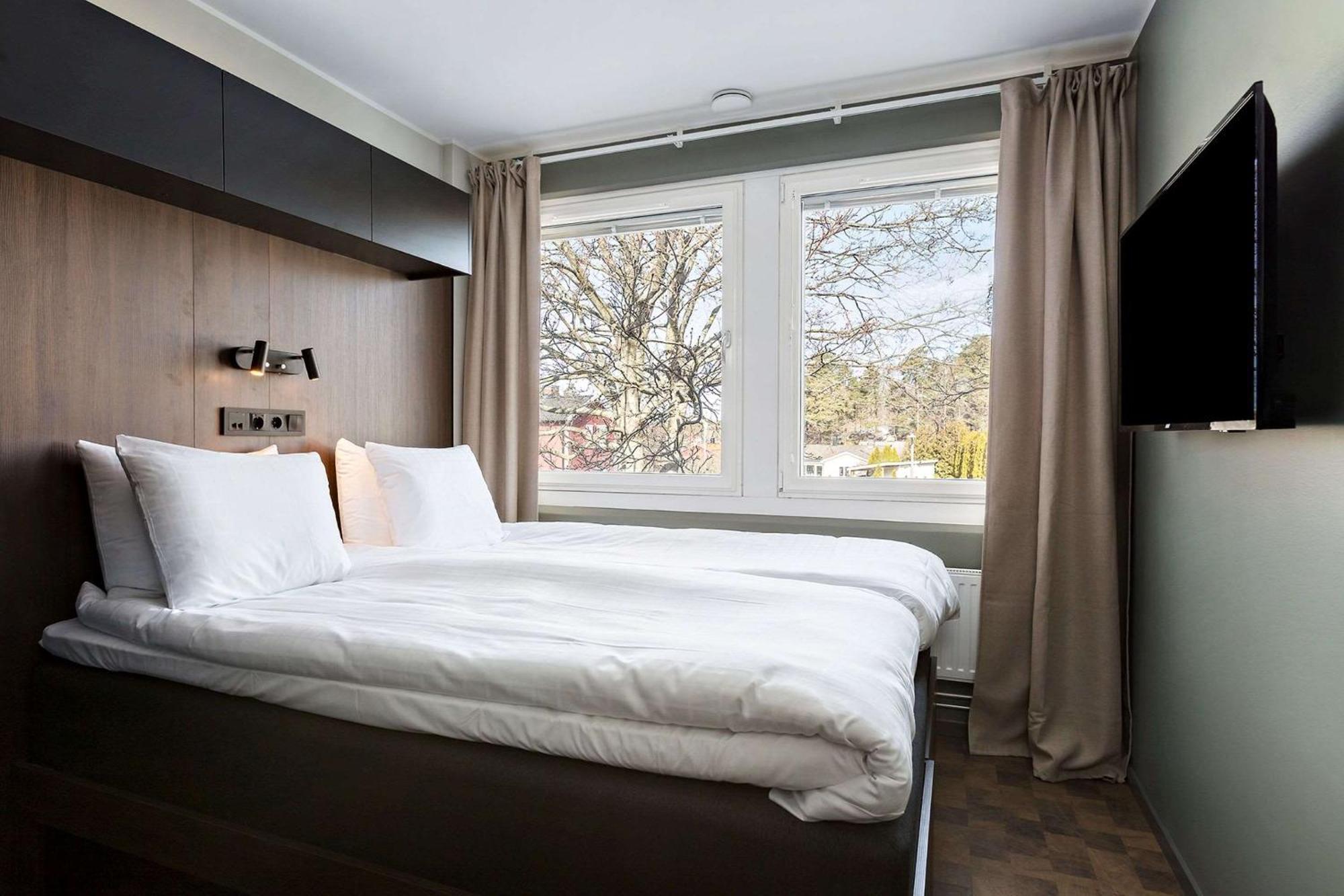 Studio One Queen Bed Kitchenette,1285855579:JPEG